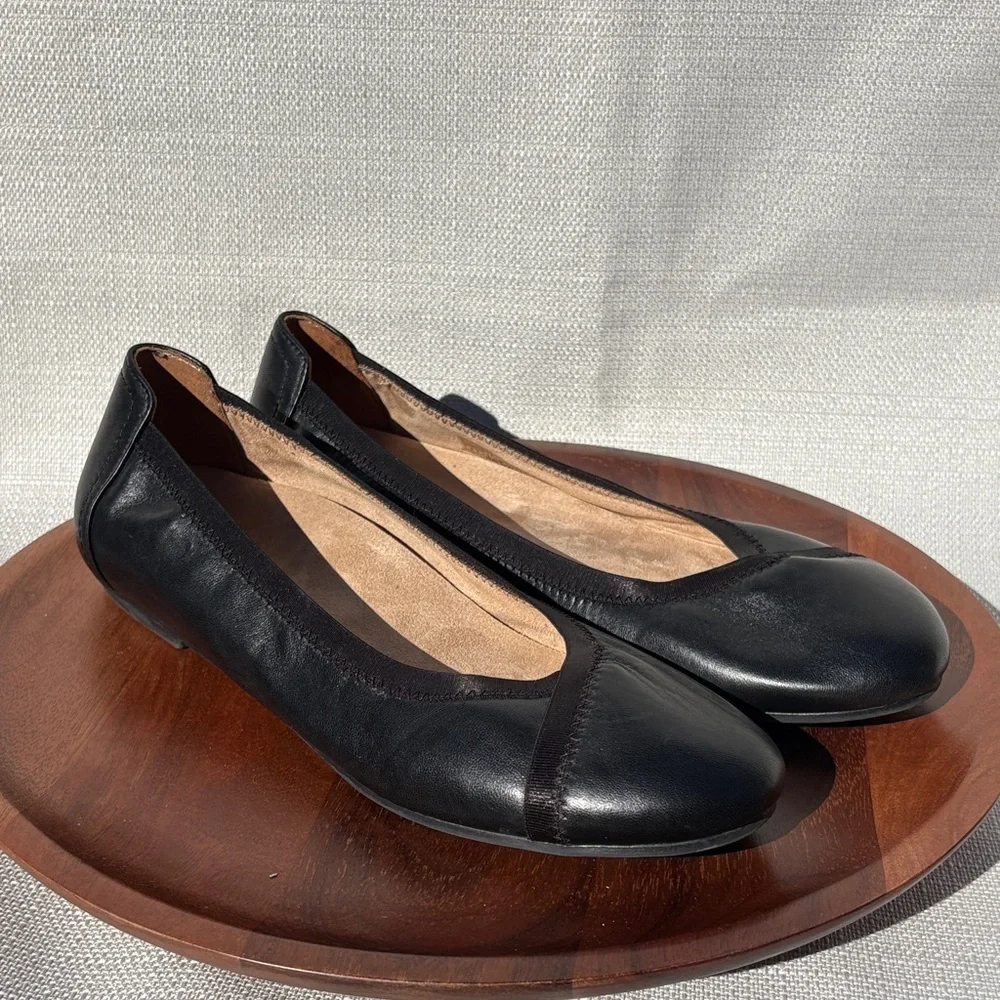 Vionic Women's Caroll Ballet Flats Classic Black Leather